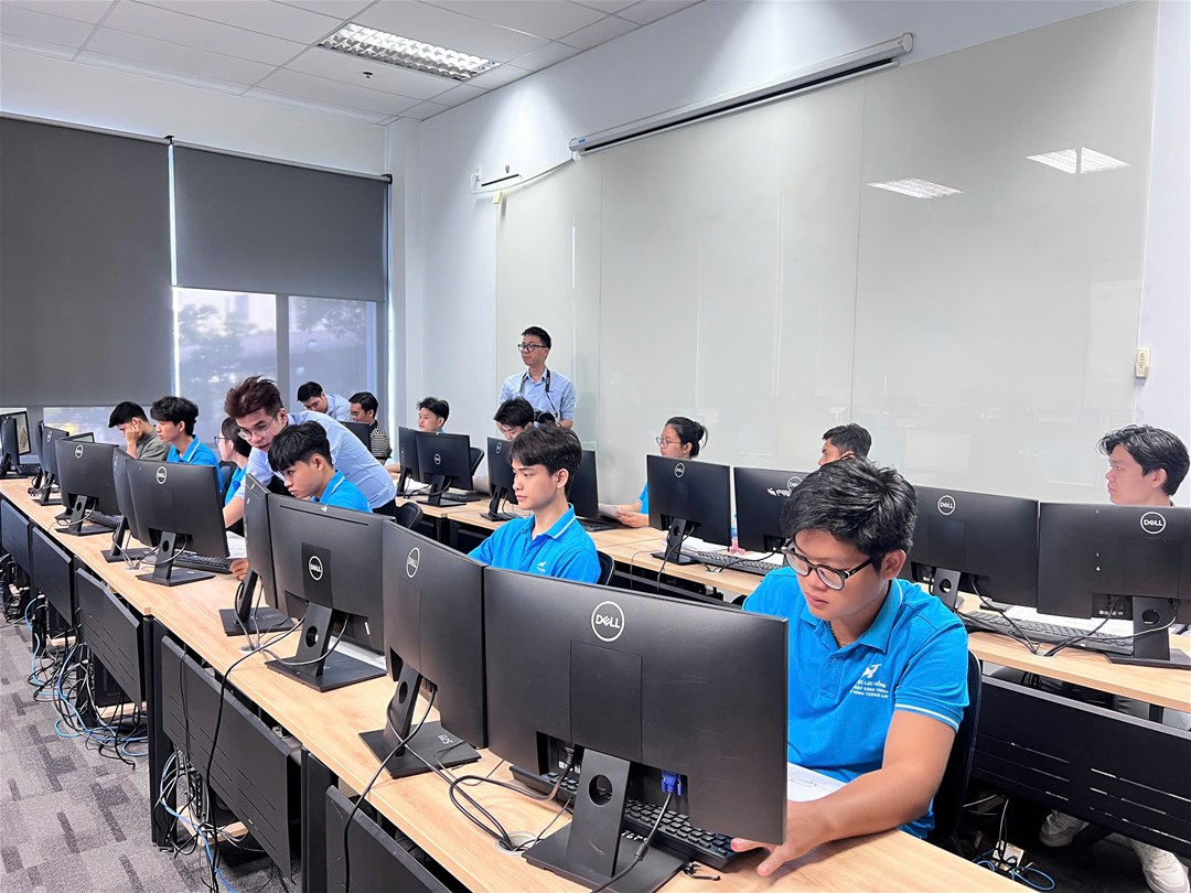 Sinh viên Khoa Kỹ thuật Công trình tham gia chinh phục Công nghệ Mitek Structathon 2026